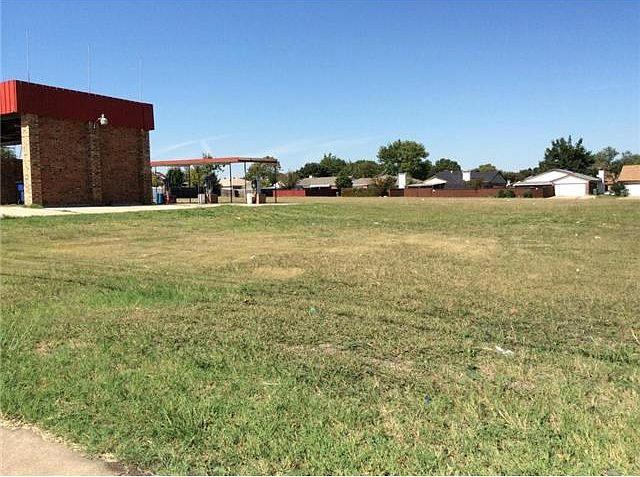 2nd image of 2330 Belt Line Rd