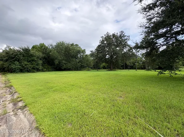 504 Cedar Ave, Pass Christian, MS 39571