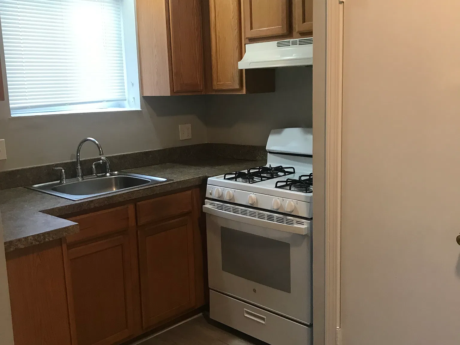 1 bed, 600 sqft, $1,200 — Photo 3