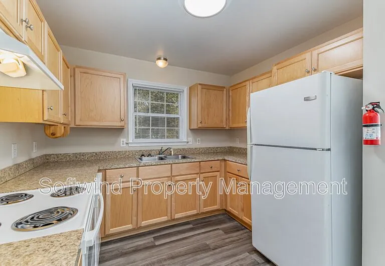 1519 Elmwood Ave — Photo 8