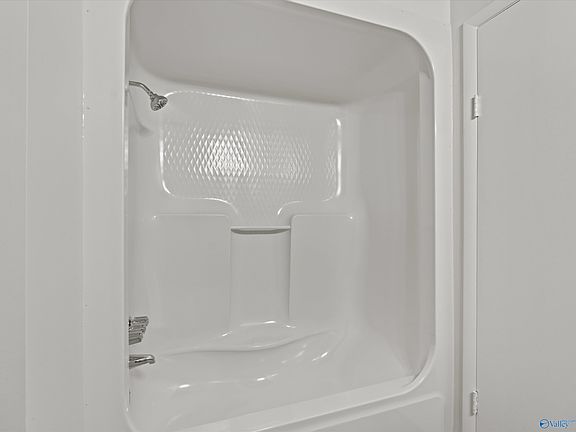 21st image of 146 Lark Ln