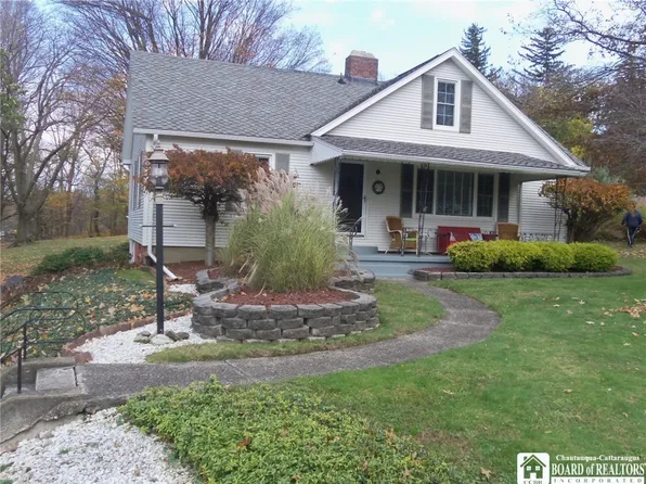 151 Chestnut St, Fredonia, NY 14063