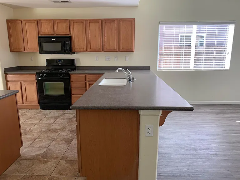 4650 W Rialto Ave — Photo 4