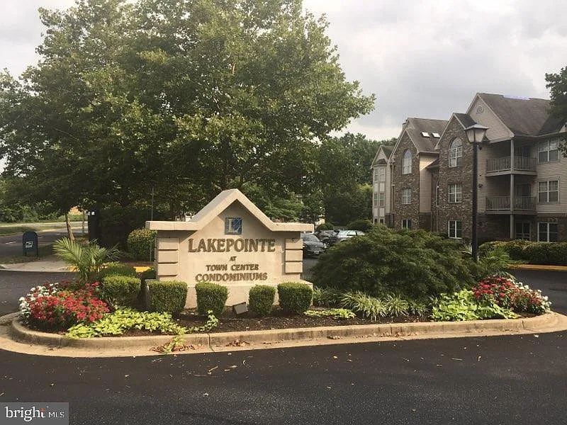 9808 Lake Pointe Ct #301