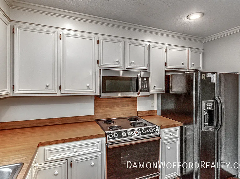 1435 Roxbury Ct — Photo 26