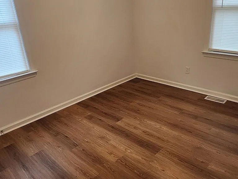 469 Locust Ave — Photo 5
