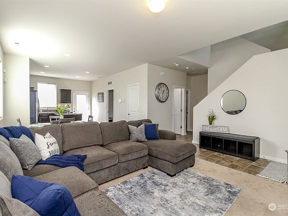 5th image of 19324 19th Avenue Ct E