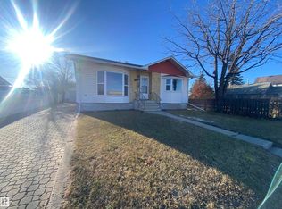 5229 50th Ave, Vegreville, AB T9C 1M8