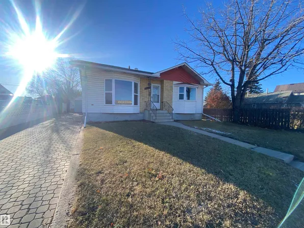 5229 50th Ave, Vegreville, AB T9C 1M8