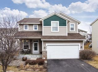 822 Newberry Ln, Chaska, MN 55318