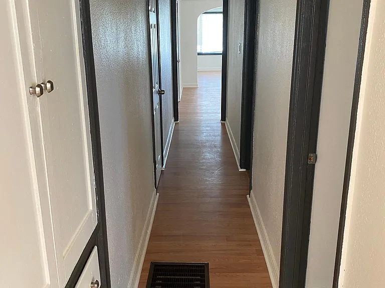 2634 S Redondo Blvd — Photo 6