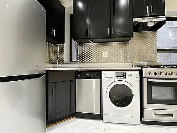 2nd image of 211 W 109th St APT 5B