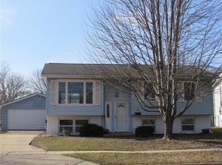 190 Bernita Dr NW, Cedar Rapids, IA 52405