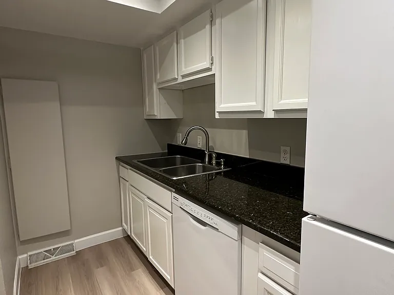 1145 S Oneida St #D — Photo 6