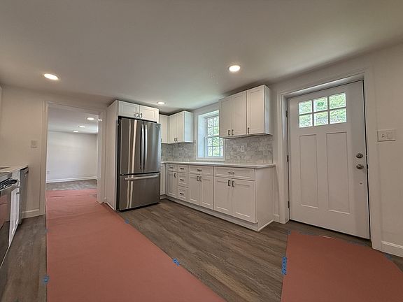 3rd image of 43 Buttonwood Rd