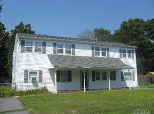 827 Expressway Dr N, Medford, NY 11763