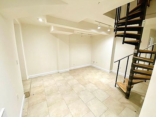 4th image of 35 W 65th St APT 4