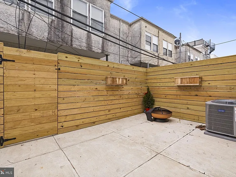 2308 Christian St — Photo 32