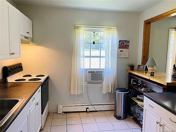 4th image of 9 Huguenot St APT 2