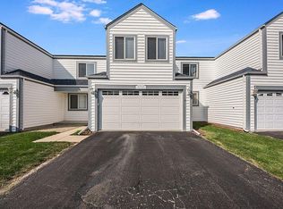 1752 Waters Edge Dr, Minooka, IL 60447