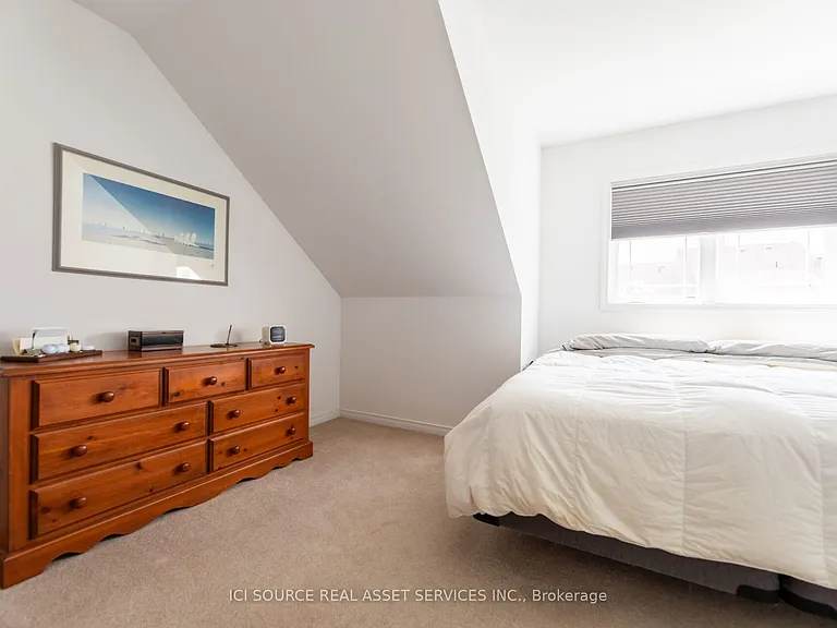 1352 Coleman Cres — Photo 14