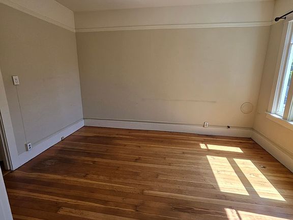 2nd image of 770 Oak St #2