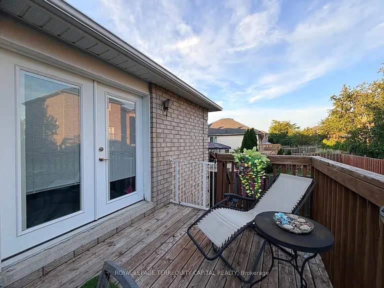 225 Country Ln — Photo 15