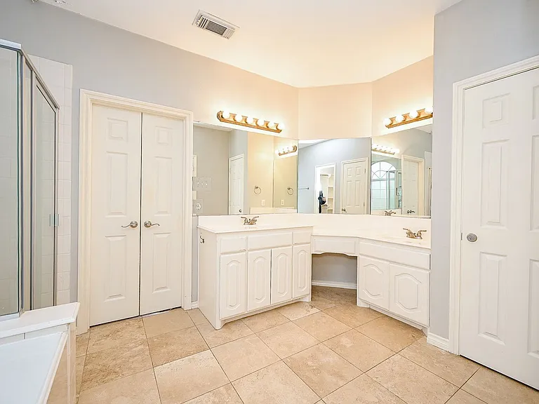 8135 Cove Timbers Ln — Photo 16
