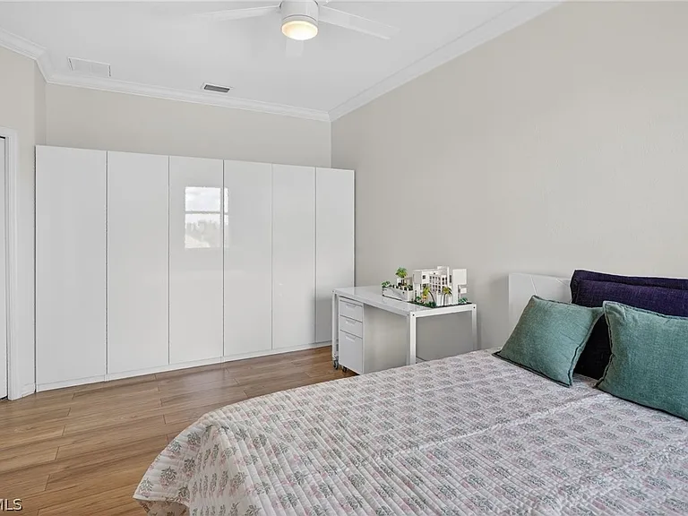5541 Harborage Dr — Photo 37