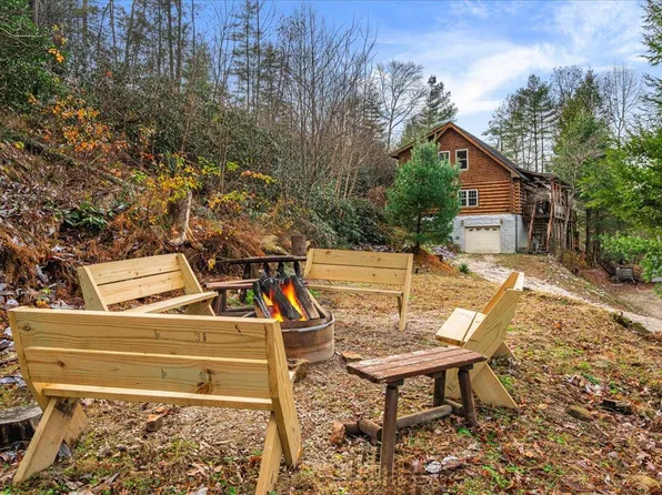 645 Right Fork Fixer Rd, Zoe, KY 41397