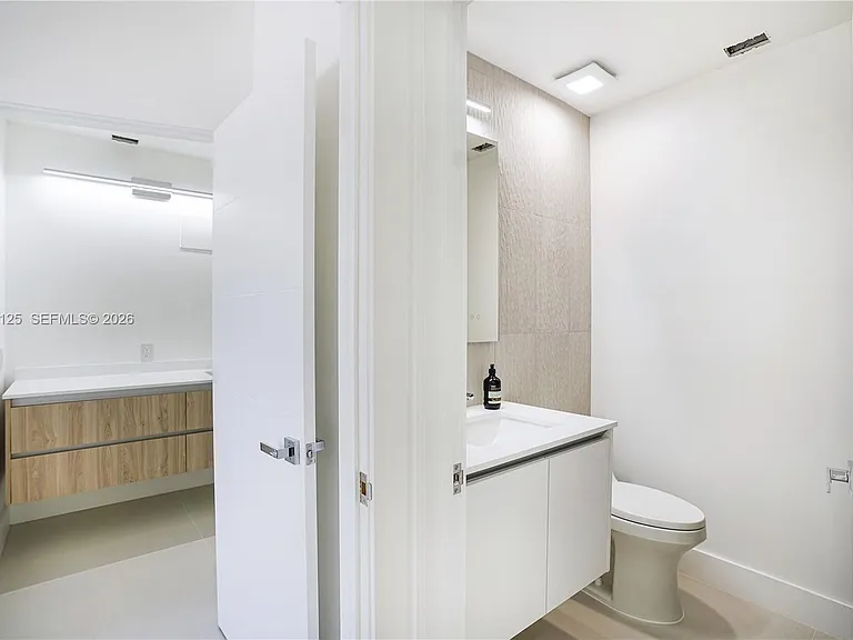 19101 NE 36th Ct #111 — Photo 16
