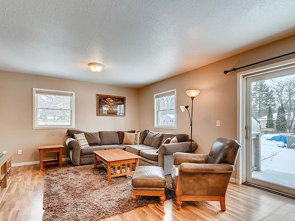 5th image of 652 36th Ave NE APT 1