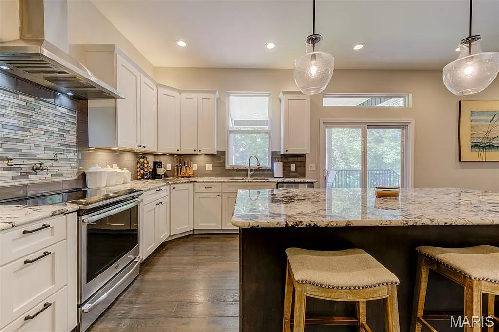 4 bed, 3.5 bath, 4394 sqft, $5,750 — Photo 3
