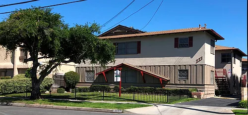 331 E Live Oak St Photo 1