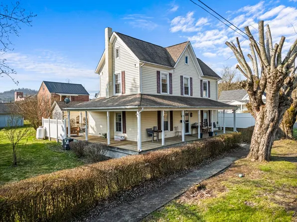 211 W Webster St, Galax, VA 24333