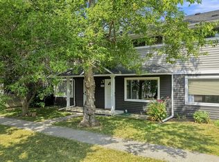 542 N Regal Park NE, Calgary, AB T2E0S6