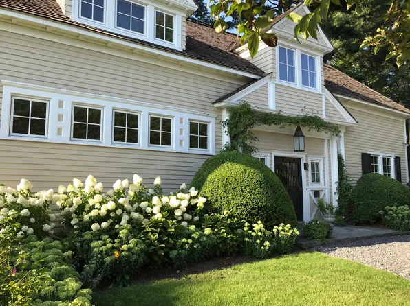 83 Meadow Wood Dr, Greenwich, CT 06830