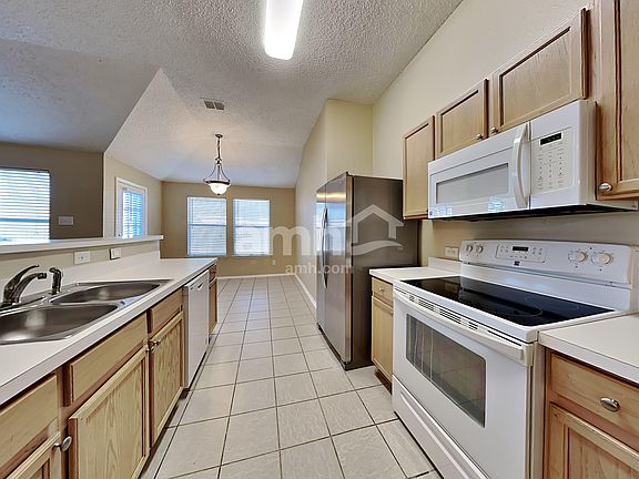 3rd image of 1024 Halifax Ln