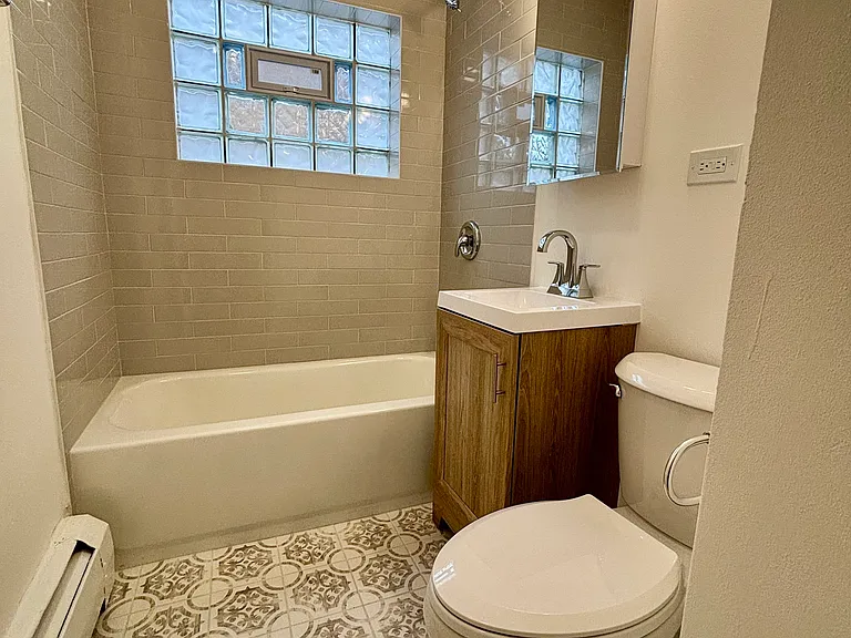 6157 W Montrose Ave #2N — Photo 2
