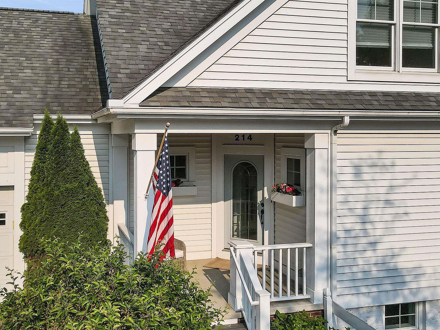 214 Lewis St, Charlevoix, MI 49720 Zillow