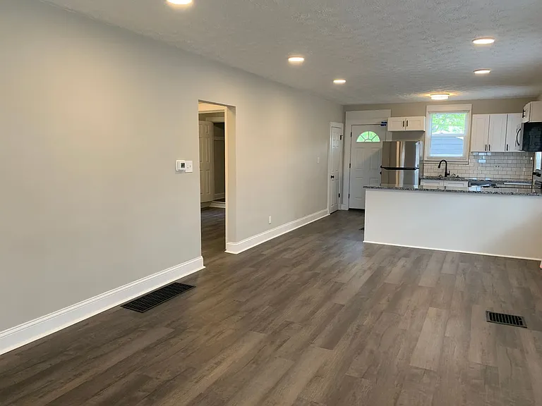 806 E Mithoff St — Photo 6