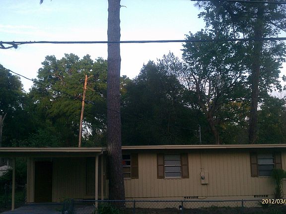 2nd image of 211 Pecan St