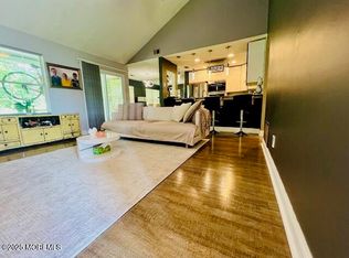 422 Waters Edge Dr, Toms River, NJ 08753