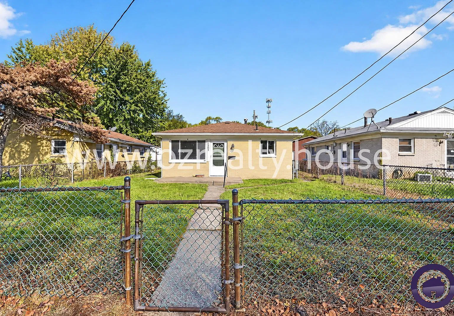 3 bed, 1.0 bath, 1960 sqft, $1,145 — Photo 1