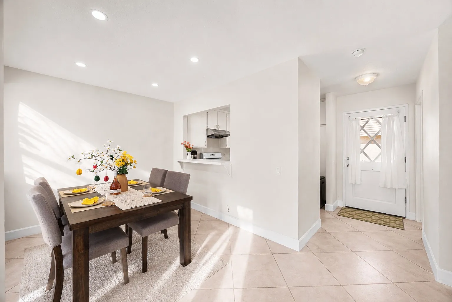 3 bed, 1260 sqft, $4,250 — Photo 2