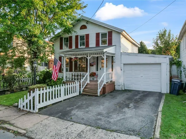 63 Chapel St, Lockport, NY 14094