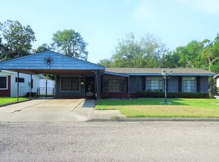 1906 Mistletoe Ave, Victoria, TX 77901