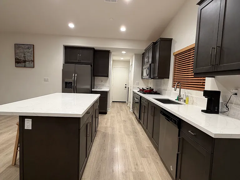 15544 Kings Peak Dr — Photo 3