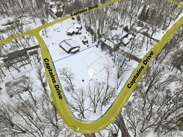 4081 Captains Dr, Caseville, MI 48725