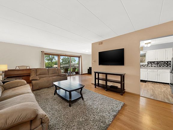 2nd image of 15239 Catalina Dr Unit 2